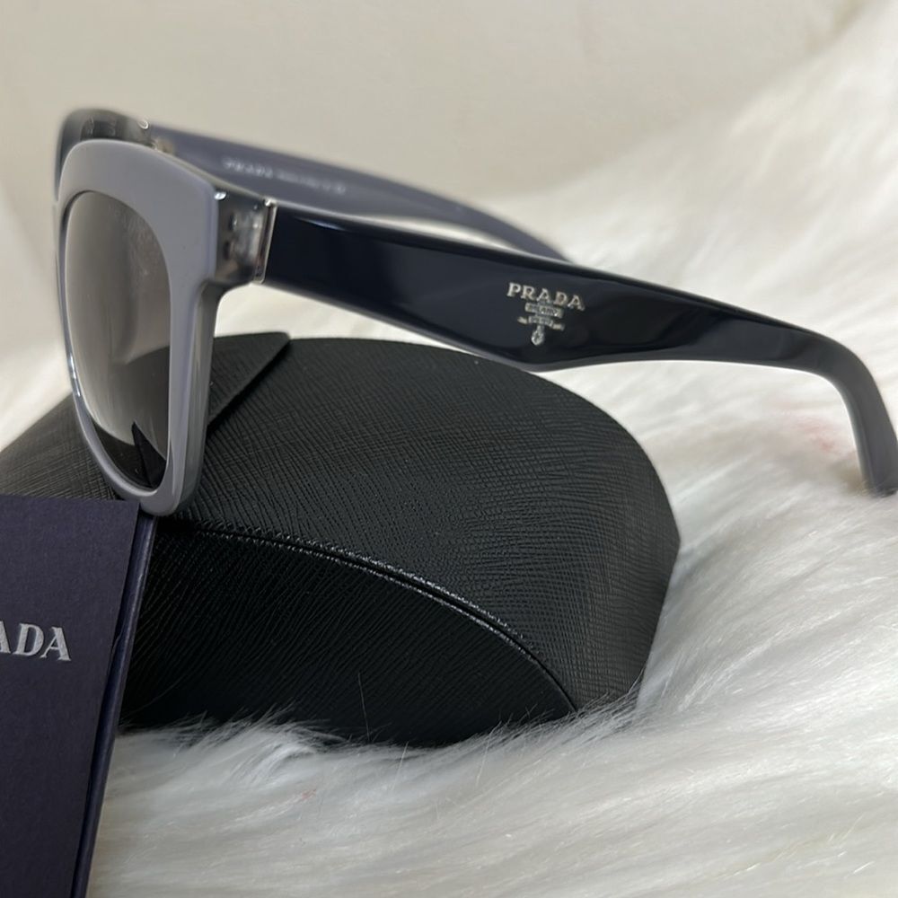 💯 Authentic Prada Sunglasses🍀 - Picture 4 of 14
